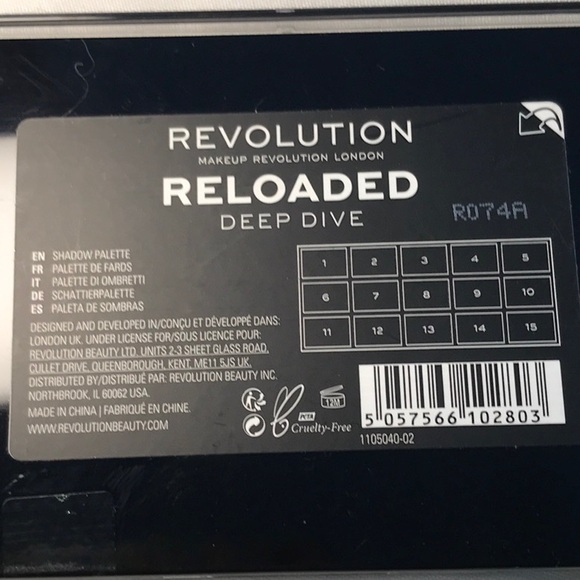 Revolution Blue and Green Eyeshadow Palette Oceanic Hues - Picture 5 of 5